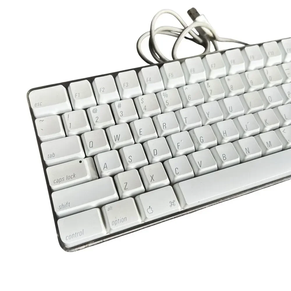 Apple Computer Keyboard Model A1048 Wired White Vintage Full Size